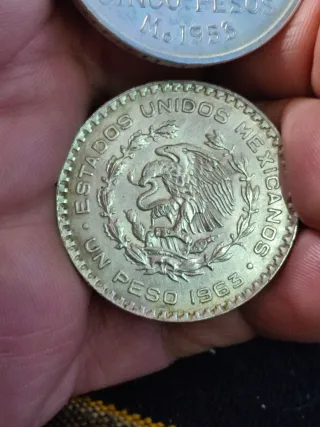 Dos Monedas de Plata Mejico 5 y 1 peso.