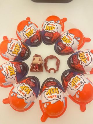 Once Soporte Móvil Stranger Things Kinder Joy