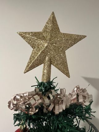 Árbol de Navidad con adornos