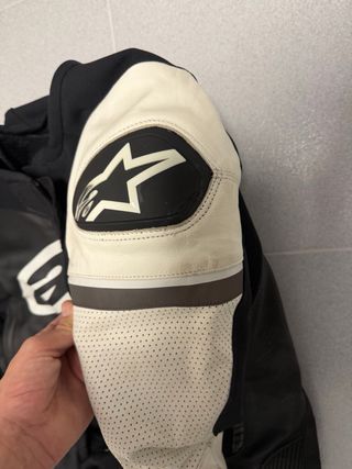 Chaqueta Alpinestars Moto Negra y Blanca + guantes