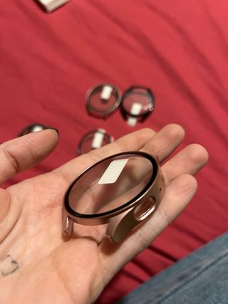 Carcasa de reloj verde y blanco