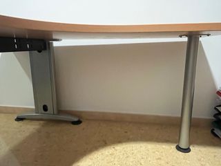 Mesa y 2 armarios de oficina