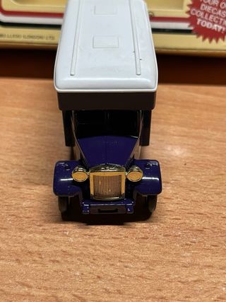 Vehículo de reparto Days Gone de Lledo año 1983