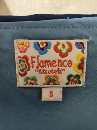 Falda azul con lentejuelas y espejos