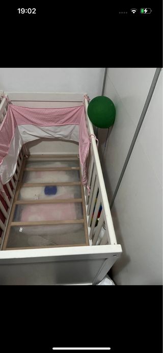 Cuna blanca de madera