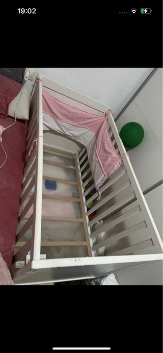 Cuna blanca de madera