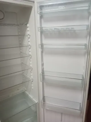 Nevera vertical blanco