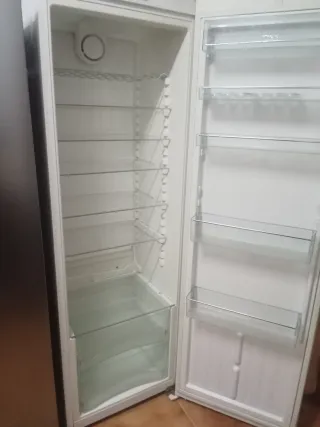 Nevera vertical blanco