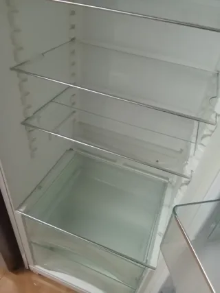 Nevera vertical blanco