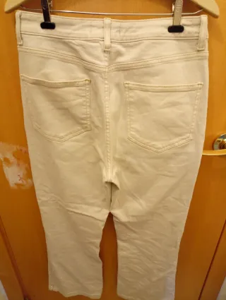 Pantalón tejano  beige