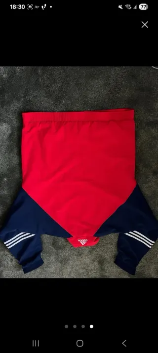 Chaqueta Adidas Traksuit Roja y Azul,