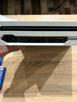 PS4 Pro Blanca + 3 Juegos