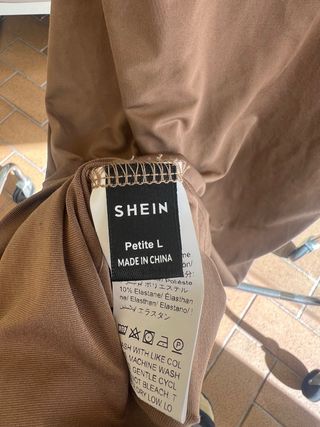 Vestido corto sin mangas color arena