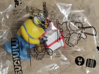 Minion Burger King Juguete   CAMBIO X BOB CON OSO
