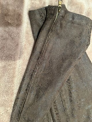 Pantalón efecto piel serpiente Zara T.38