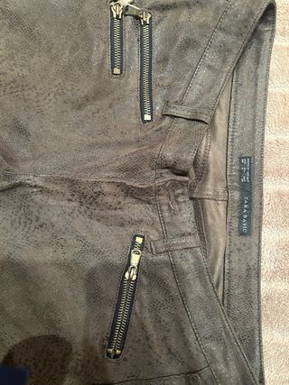 Pantalón efecto piel serpiente Zara T.38