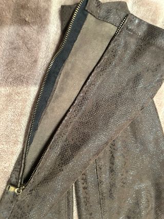Pantalón efecto piel serpiente Zara T.38