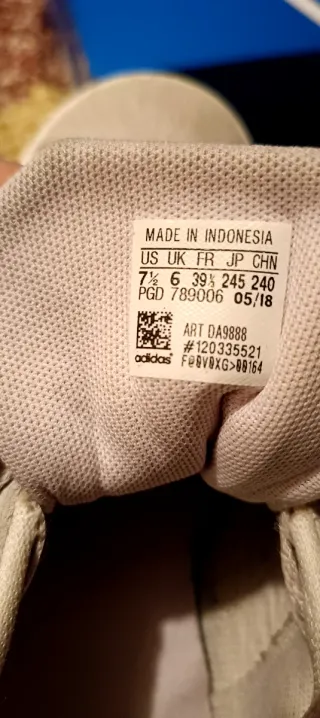Zapatillas Adidas Beige y Blanco