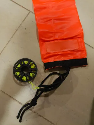 Boya de buceo TDS con carrete