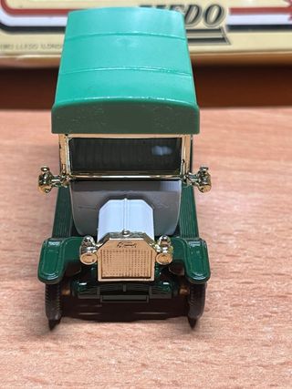 Vehículo de reparto Days Gone de Lledo año 1983