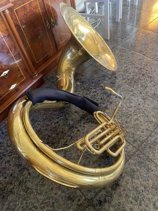 Sousafón Amati en Si bemol