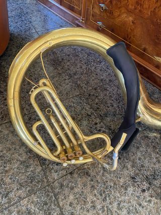 Sousafón Amati en Si bemol