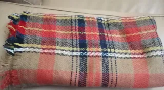 Bufanda cuadros flecos nueva con etiqueta