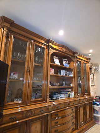 Mobile da soggiorno in legno e vetro