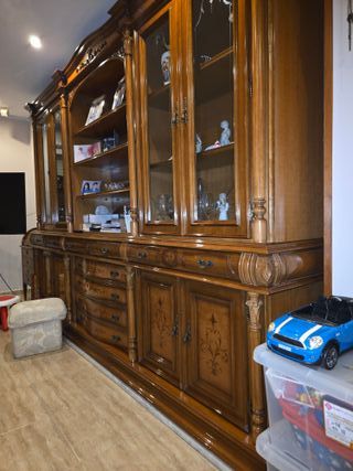 Mobile da soggiorno in legno e vetro