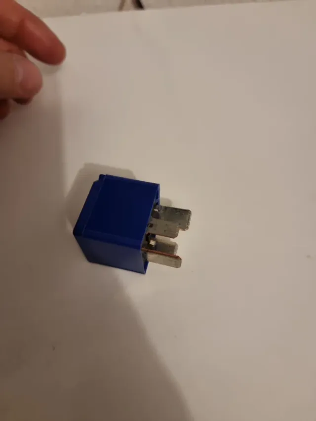 Relé azul Tyco V23136-J4-X60  12V/70A