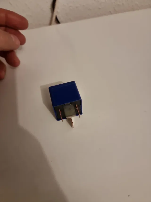 Relé azul Tyco V23136-J4-X60  12V/70A