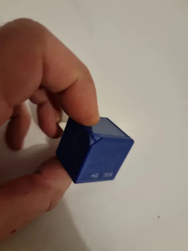 Relé azul Tyco V23136-J4-X60  12V/70A