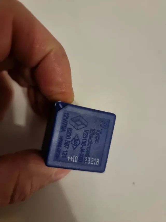 Relé azul Tyco V23136-J4-X60  12V/70A