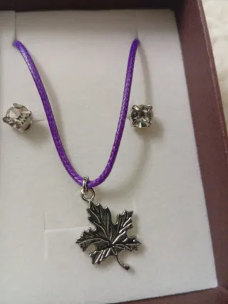 Conjunto collar y pendientes hoja