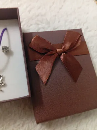 Conjunto collar y pendientes hoja