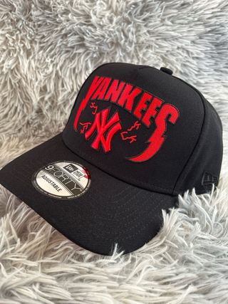 Gorra New Era Yankees 9Forty Ajustable Negra Roja