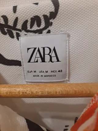 Polo con estampado de calavera