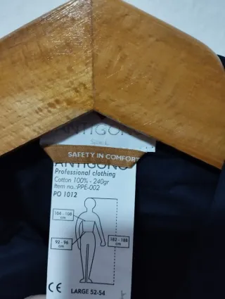 Mono de trabajo azul con reflectantes