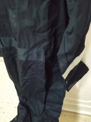 Mono de trabajo azul con reflectantes