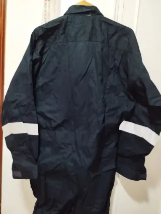 Mono de trabajo azul con reflectantes