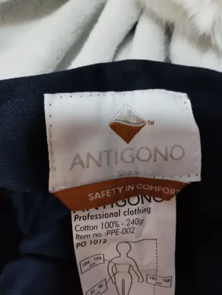 Mono de trabajo azul con reflectantes