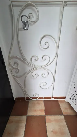 Cabecero de forja blanco. Cama de 1,35