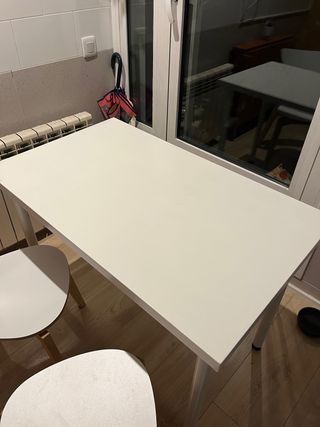 Mesa de cocina y 2 sillas