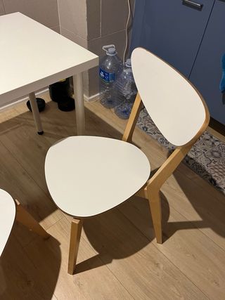 Mesa de cocina y 2 sillas