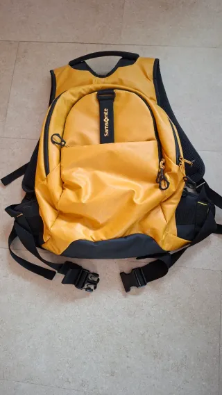 Mochila Samsonite Amarilla