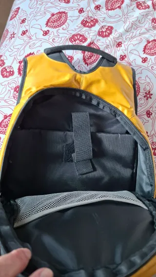 Mochila Samsonite Amarilla