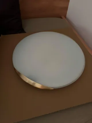 Lámpara de techo, de cristal y metal dorada