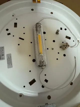 Lámpara de techo, de cristal y metal dorada