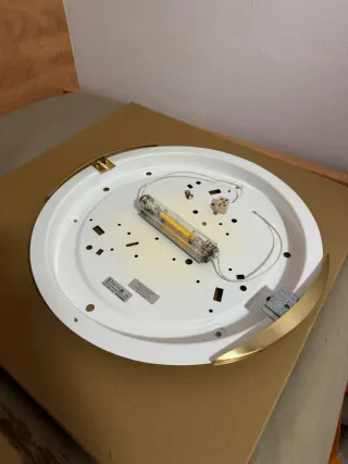 Lámpara de techo, de cristal y metal dorada