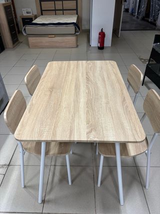 Mesa y 4 Sillas Comedor/Cocina